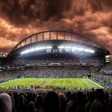 足彩网：莱万底线神奇进球引争议，拉波尔塔看台笑言，我以为出界了呢！